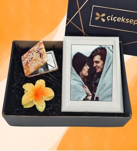 Kişiye Özel Fotoğraf Çerçevesi & Cep Aynası & Lotus Toka Hediye Seti & Kadına Hediye&Anneye Hediye&Sevgiliye Hediye&Anneler Günü&Yılbaşı Hediyesi&Sevgililer Günü&Öğretmenler Günü & Kurumsal Hediye