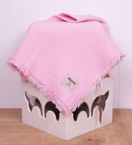 Müslin Püsküllü 4 Katlı Pembe Müslin Battaniye 105x110cm Pamuksu Yumuşaklık