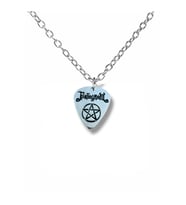 Pentagram (Mezarkabul) Metal Grubu Pena Şeklinde Çift Taraflı Rock İşaretli Metal Anahtarlık