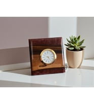 Classic Ceviz & Epoksi Masa Saati – Altın Kaplama Quartz Mekanizma – El Yapımı Tasarım (15x15 cm) (Bakır)