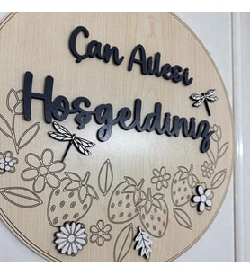 Kişiye Özel İsimli Çilek Bahçesi Ahşap Kapı Süsü  Yeni Ev Hediyesi Dekoratif MDFlam İsimlik 30 cm   Hediye