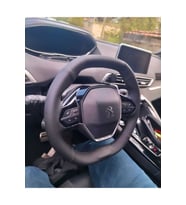 DİKİŞLİ DİREKSİYON KILIFI İTHAL DAMARLI NOKTALI DERİ SİYAH DİKİŞLİ PEUGEOT 2008 - 3008 İÇİN