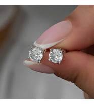 Gümüş 4 mm Beyaz Zirkon Tek Taş Kadın Küpe