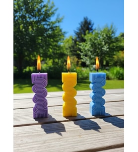 GEOMETRİK DALGA 3'LÜ HEDİYELİK DEKORATİF HOŞ KOKULU PARAFİN WAX MUM (MOR + SARI + MAVİ RENKLİ)