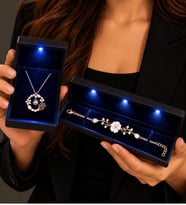 Işıklı Kutulu 925 Ayar Gümüş Set Laleli 100 Dilde Seni Seviyorum Kolye ve Gold Işıklı Kutulu