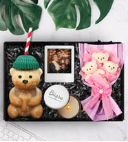 Bearista Şapkalı Pipetli Ayıcık Cam Bardak & Çerçeve & Üçlü Peluş Ayıcık Buketi & Mum Hediye Seti