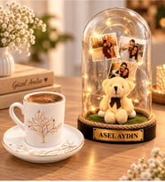 Kişiye Özel 3 Fotoğraflı Yazılı LED Peluş Ayıcıklı Fanus ve Hayat Ağacı Porselen Kahve Fincanı