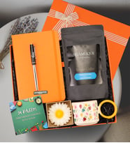 Defter & Kalem & Selamlıque & Kupa & Mum Hediye Seti