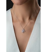 925 Ayar Gümüş Rodyum Kaplama Pembe Taşlı Manolya Model Kolye