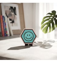 Neşeli İfade İkonlu Masaüstü Dekoratif Obje Çalışma Masanız İçin Seçkin ve Şık Bir Tamamlayıcı Ürün 10x10 cm, Turkuaz
