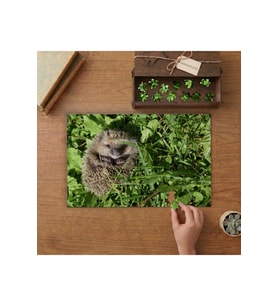 Otlarda Yatan Sevimli Kirpi Tasarımı 240 parça Ahşap Puzzle Ahşap Kutuda MP08228
