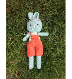 Turuncu Tulumlu Amigurumi Tavşan