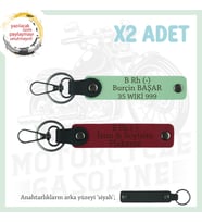 Motor Sürücüsüne İsim Plaka ve B Rh (-) Kan Grubu Yazılı 2' li Anahtarlık Hediye, Kırmızı-Yeşil-Syh (Çok Renkli)