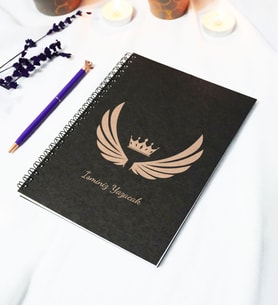 Kişiye Özel Kanat Temalı Siyah Kraft Kapaklı Defter - 45 Yaprak A5 (90 SAYFA) 15x21 Cm