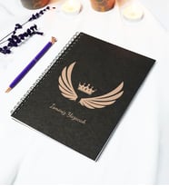 Kişiye Özel Kanat Temalı Siyah Kraft Kapaklı Defter - 45 Yaprak A5 (90 SAYFA) 15x21 Cm