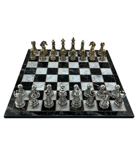 GiftHome Premium Battal Boy Metal İŞLEMELİ KLASİK Satranç Takımı  ve Katlanır Mermer Desenli MDF Satranç Tahtası (43X43 cm.)