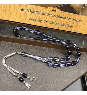 Sevgililer Gününe Özel Ahşap Kutuda Siyah Hareli Tesbih, Harfli Tesbih