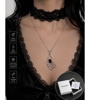 Kırmızı Taş Detaylı Fantastik Figürlü Unisex Kolye – Alternatif Stil Zincir Kolye