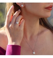 Etrafı Pırıltılı Taşlarla Çevrili Yuvarlak Montür Sky Diamond Gümüş Set