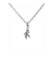 Claw Charm – Tavuk Pençesi Figürlü Unisex Kolye (60 cm Zincirli) (Gümüş)