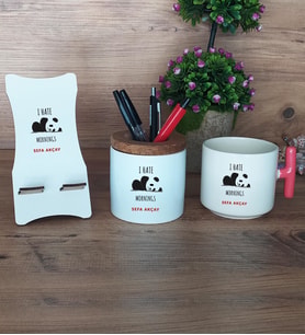 Sevimli Panda Hediye Sepeti Kupa Bardak T Kulplu, Kalemlik ve Ahşap Telefon Standı Arkadaşa Hediye (Model 4)
