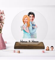 BK Gift Kişiye Özel Sevgililer Karikatürlü Yuvarlak Ahşap Standlı Biblo-87