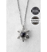 Jewelmim Gümüş Yüz 100 Farklı Dilde Seni Seviyorum Yazan Beyaz Altın Kaplama 925 Ayar Kadın Gümüş Çiçek Kolye (Beyaz)