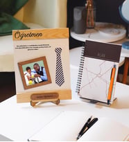 Öğretmenler Günü Ahşap Fotoğraflı Çerçeve Defter ve Kalem Hediye Seti (Beyaz)