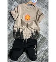 Erkek Çocuk Ağaç ve Güneş Baskılı T-shirt Yazı Detaylı Bej Şortlu Takım