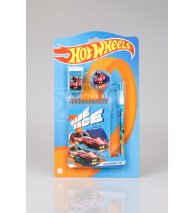 DEKOMUS İLE YENİ SEZON LİSANSLI HOT WHEELS NOT DEFTERİ, GEÇMELİ KURŞUN KALEM,SİLGİ VE KALEMTRAŞ KIRTASİYE SETİ
