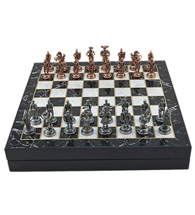 GiftHome Orta Boy Metal İspanyol Satranç Takımı Antik ve Mermer Desenli Sandıklı MDF Tahtası (36x36x6 cm.)