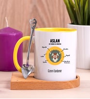 Kişiye Özel Aslan Burcuna Hediye Ahşap Altlıklı Sarı Kupa Bardak