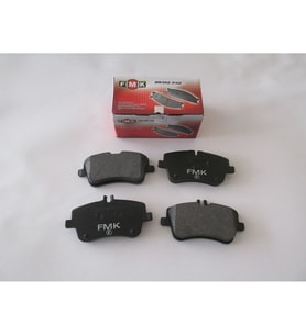MERCEDES C CLASS- W203- 00/07; ÖN FREN BALATASI (KABLOSUZ)(DİSK)(131X69,8X18,7/131X62X18,7)(FMK) A00
