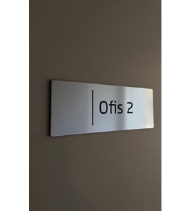 Metal Görünümlü Fırça Desenli Logolu Ofis Kapı İsimliği Kendinden Yapışkanlı (Gri)