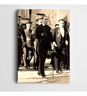 Atatürk Yürürken Kanvas Tablo