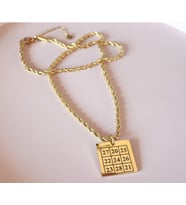 Kubera Para Yantrası ve Sayı Sekanslı Çelik Kolye (Gold)