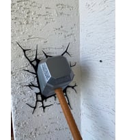Thor Mjölnir Çekiç Duvar Dekoru - 3D Baskı Kırık Duvar Efektli Marvel Biblo Aksesuar