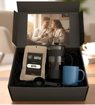 Kişiye Özel Premium Fotoğraflı Kahve Hediye Kutusu Seti - French Press, Mat Mavi Kupa ve Premium Kenya Kahvesi