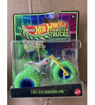 HOT WHEELS MONSTER TRUCKS -Tri-To-Crush-Me - Glow In The Dark - New Card-JCG68