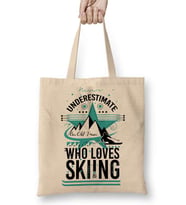 Never Underestimate A Person Who Loves Skiing Bez Çanta Uzun Saplı