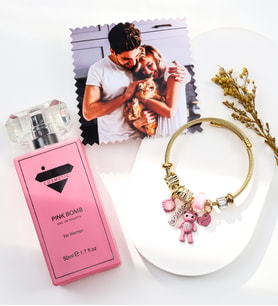 Kişiye Özel Fotoğraf & Gold Renk Charm Çelik Bileklik & Pink Bomb Kadın Parfümü Hediye Seti