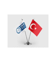 ISO 9001 Kalite Yönetim Sistemi Bayrağı ve Türkiye Bayrağı İkili Saten Masa Bayrağı Takımı
