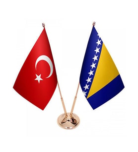 Masa Üstü Bosna Hersek Bayrağı Türk Bayrağı İkili Pirinç Direk Masa Bayrak Seti