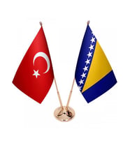 Masa Üstü Bosna Hersek Bayrağı Türk Bayrağı İkili Pirinç Direk Masa Bayrak Seti