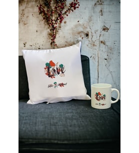 Love Çiçekli Kupa Bardak ve Yastık Set (Beyaz)