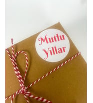 Mutlu Yıllar Kırmızı Yazılı 5 cm Yuvarlak Sticker Etiket 100 Adet