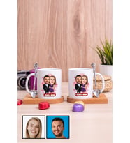 Sevgiliye Romantik Yıldönümü Hediyesi Karikatürlü İkili Ahşap Altlıklı Beyaz Kupa Bardak