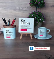 Kız Kardeş Hediye Seti Dekoratif Taş, Kalemlik, Ahşap Altlıklı Türk Kahvesi Fincanı Hediye (Model 2)