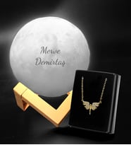 Kişiye Özel 3D Ay Şeklinde Dekoratif Gece Lambası (Standlı) & Melek Kolye