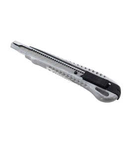 NOKİ 226 PROFESYONEL HASSAS KESİM METAL KLİPSLİ DAR MAKET BIÇAĞI 9mm (65226)